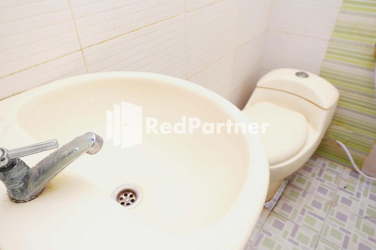 Hotel Permata Makassar Mitra Reddoorz Balangberu Exterior foto